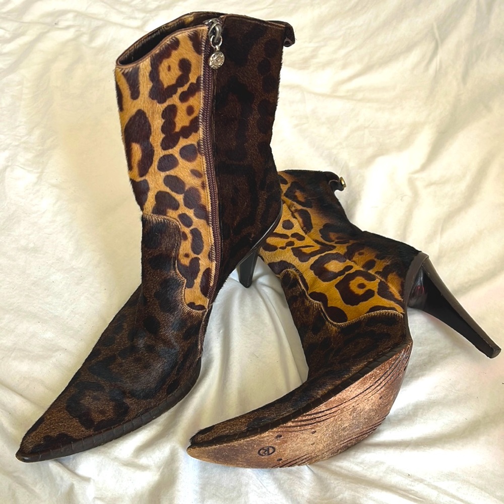 Gianni Bravo boots . Made in Italia. Size 38 euro… or size 8 .. 4 inch heel